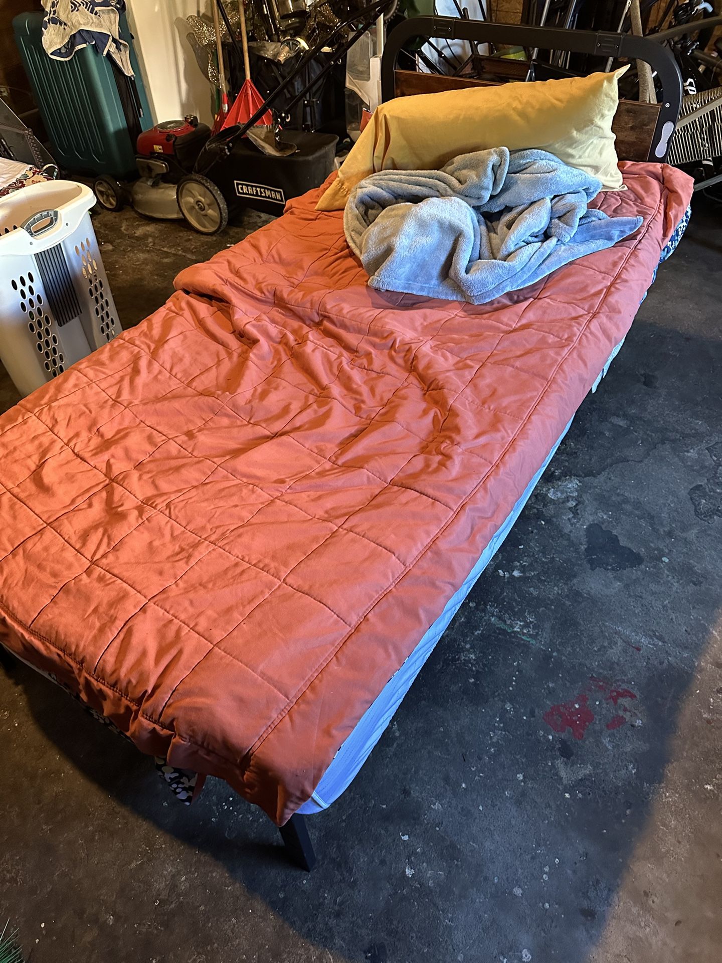 Twin bed with Mattress