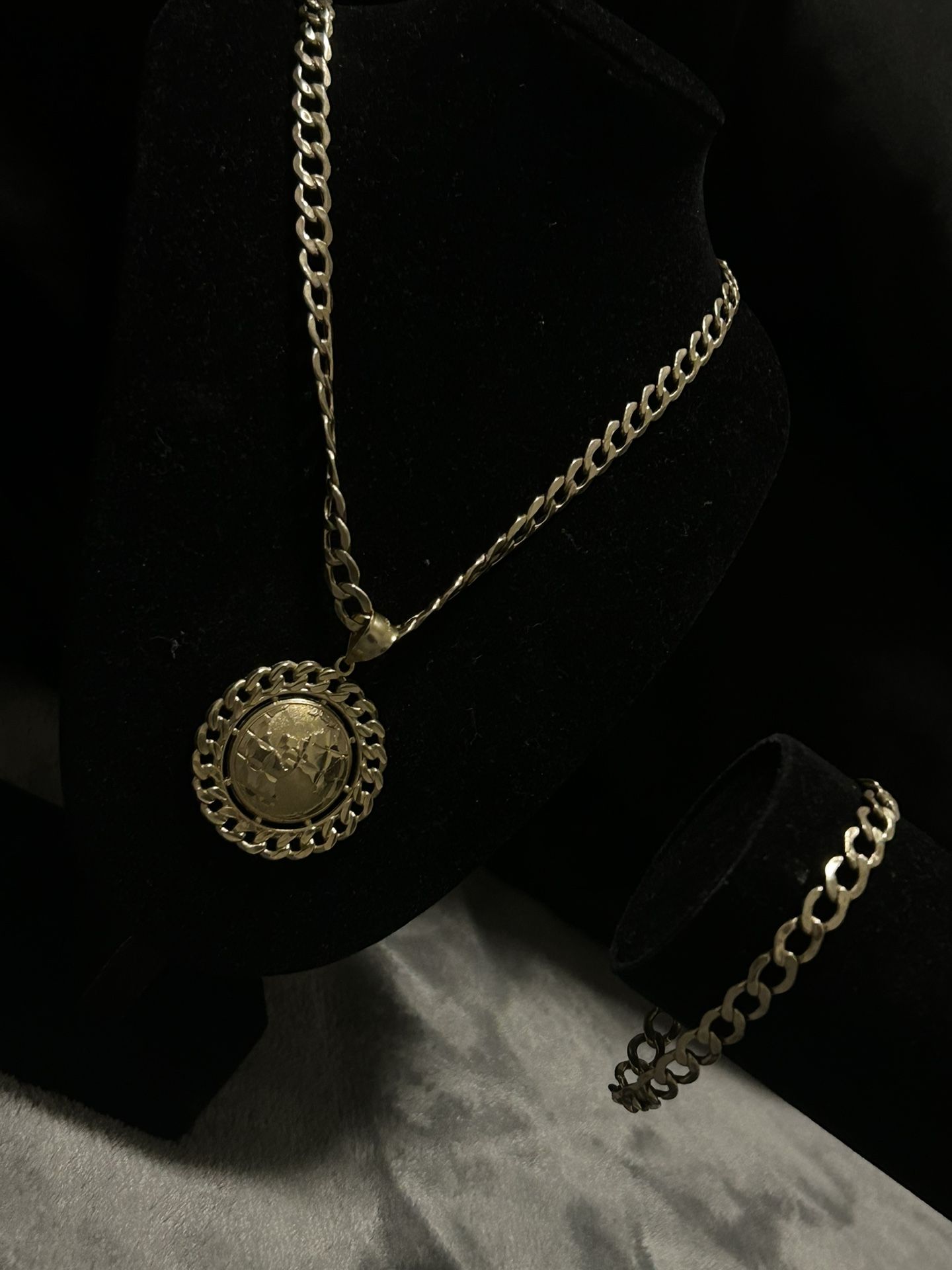 new 20inch 10k gold cuban chain &matching 7 1/2inch bracelet 10k cuban globe pendant 23.4g…