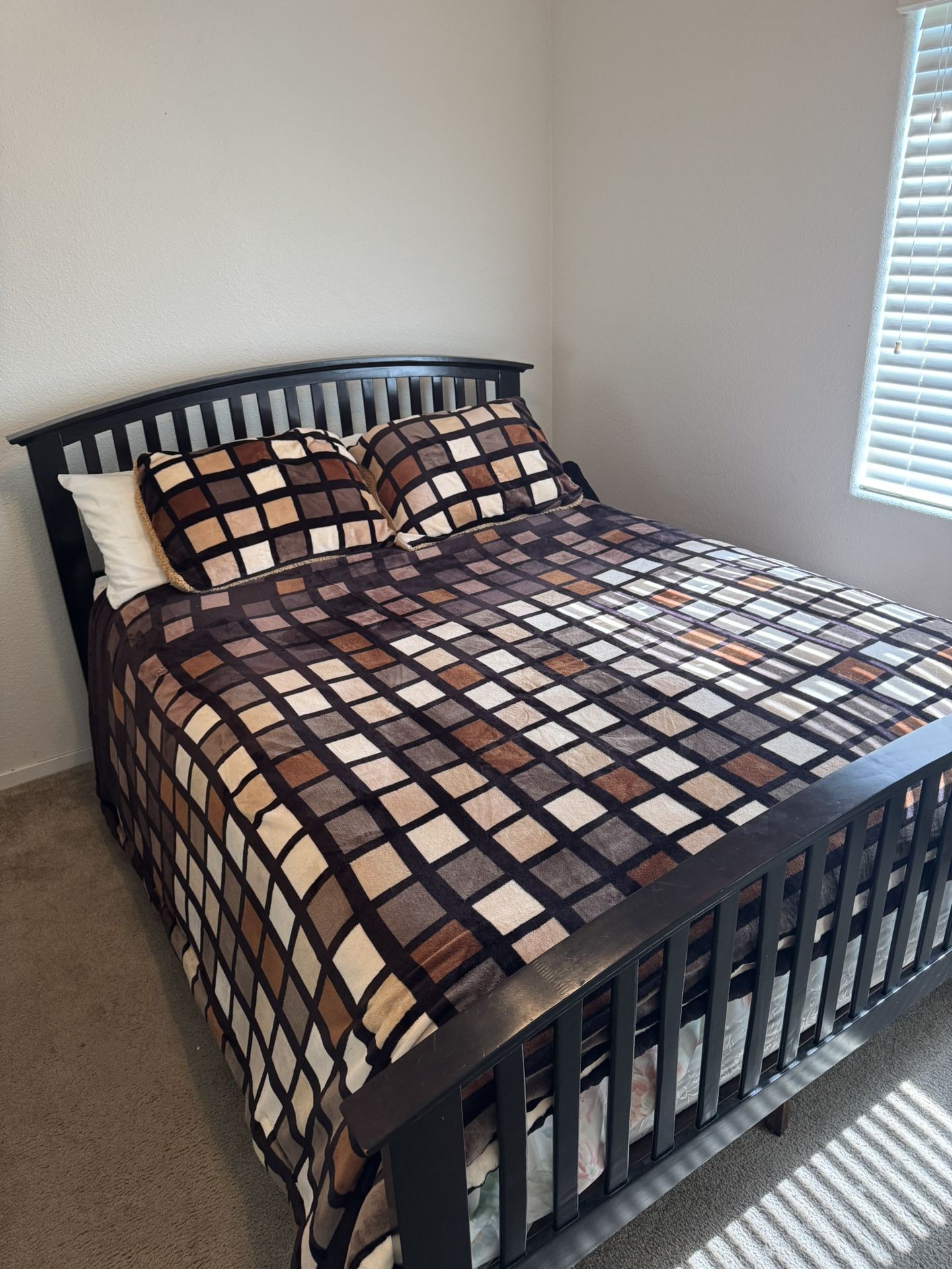 Queen Bed Set With Dresser