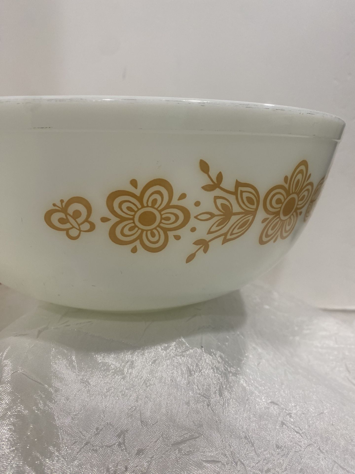 Vintage Pyrex Mixing Nesting Bowl, Butterfly Gold Pattern 404, 4 QT