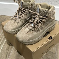 Yeezy Boots Size 8 No Trades 