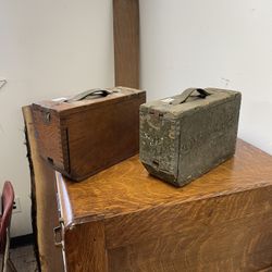 Lot of two ww1 Ammo boxes, leather straps, great condition, 1914