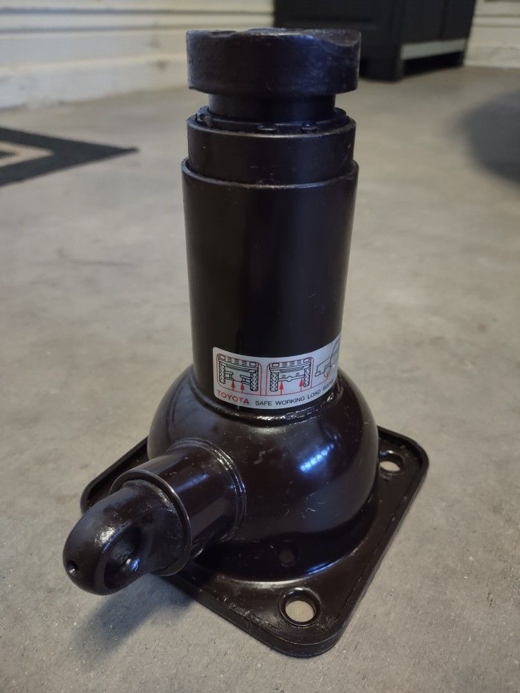 Toyota OEM Bottle Jack