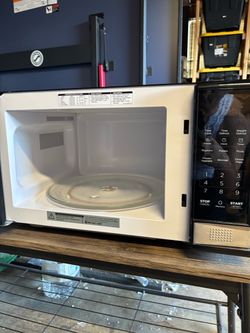 BLACK+DECKER 1.1 cu. ft. 1000W microwave oven