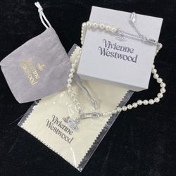 Vivienne Westwood Lucrece pearl necklace in Silver