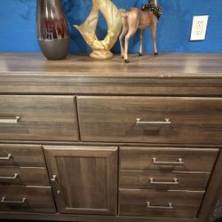 Juararo 6 Drawer Dresser