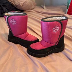 Snow boots size 2
