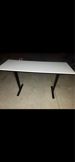 Standing desk