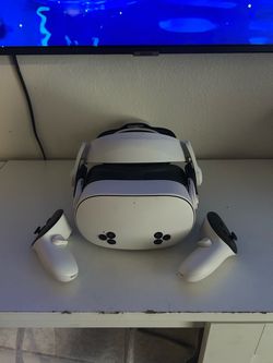 Meta Quest 3 VR Headset with Controllers