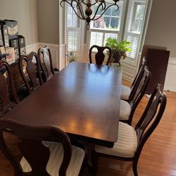 Dining Table plus 8 chairs. 72”x44” plus two 20” leaves