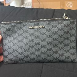 Michael kors Clutch/wristlet 