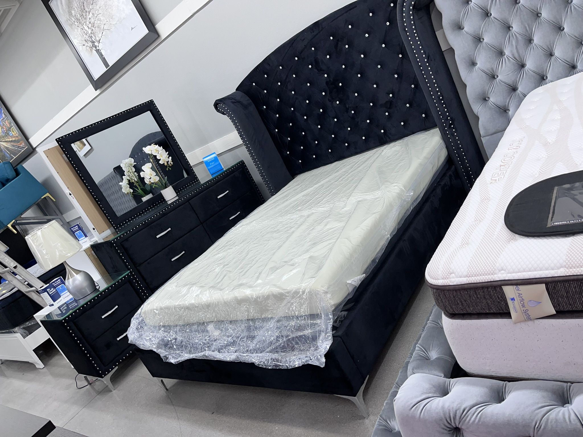 4pc Queen Bedroom Set 🖤 Black Velvet 