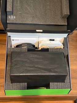 Xbox Series X 1TB with Seagate Official 2TB Expansion and Xbox Play and Charge Kit