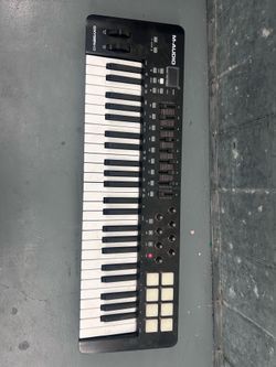 M-Audio Oxygen 49 USB Keyboard Controller (Good Working Condition). Comes with USB cable. Item appears like new