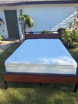 Beutiful Queen size bed with good mattress