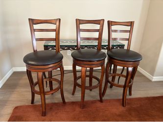 Set of 3 Swivel Bar Height Stools – Excellent Condition