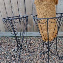 2 Wire Flower Pots