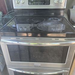 Electric Frigidaire Double Oven Stove