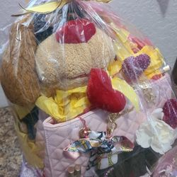 Gift Basket For Her 🥰 Cesta de regalo para ella