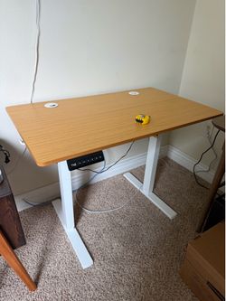 Automatic standing desk