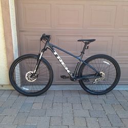 TREK MARLIN 5 MOUNTAIN BIKE 29 ER LIKE NEW ( CHECK MY OTHER BIKES)