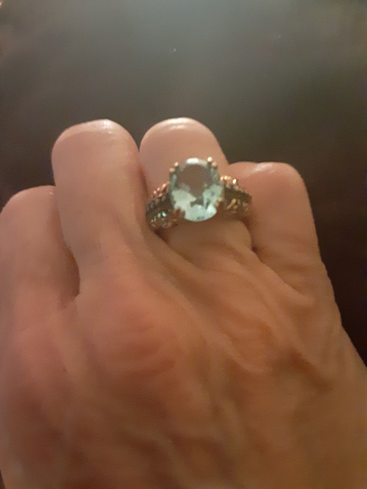 Blue stone ring in beautiful goldtone setting