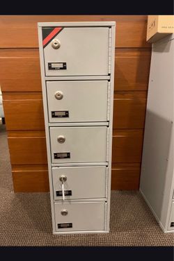 Uline 5 Door Steel Locker Cabinet with Individual Locking Compartments