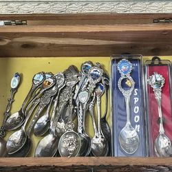 VINTAGE SOUVENIR SPOONS  WHOLE LOT 