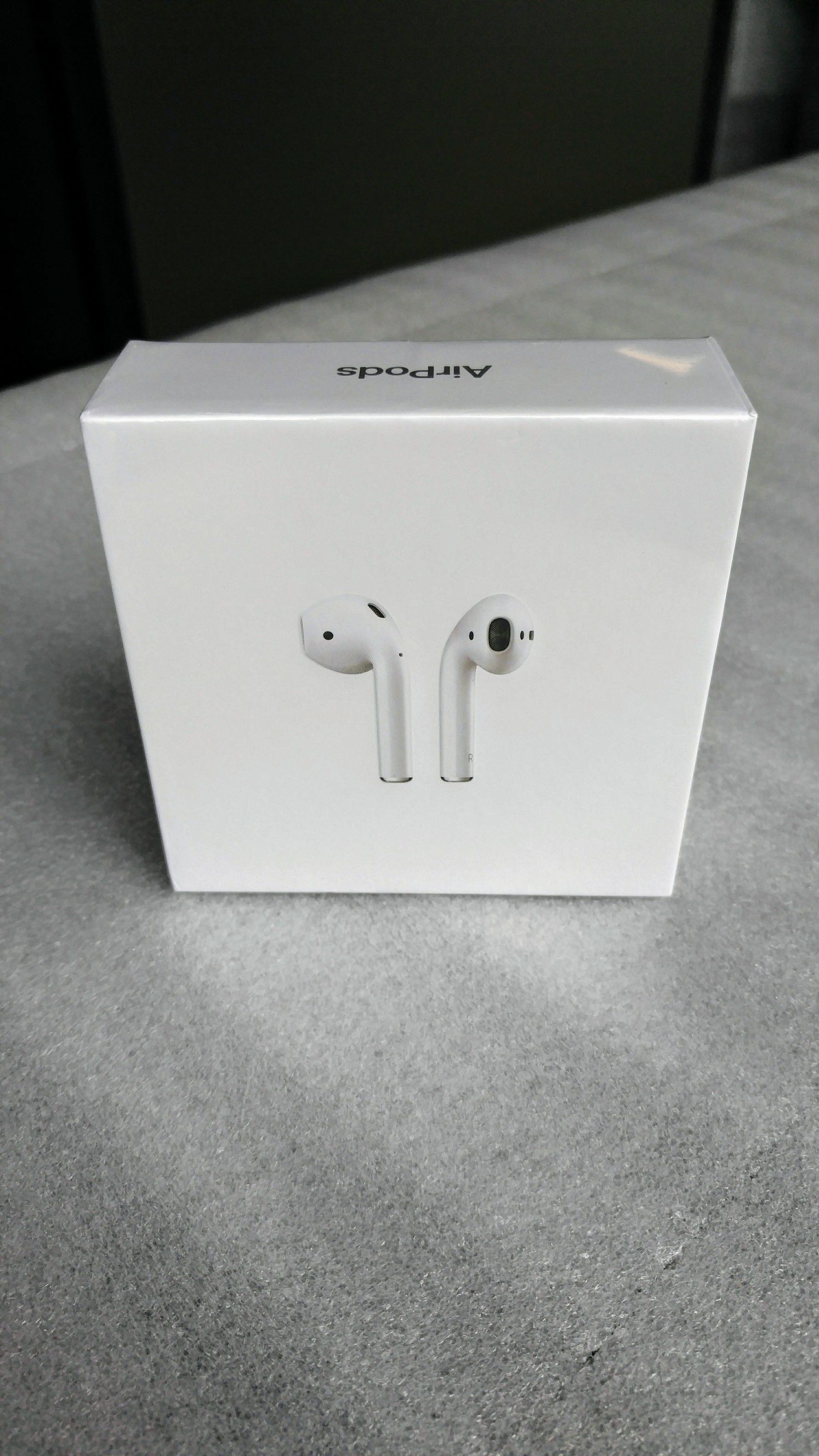 Apple Airpods New Sealed 1ST Gen