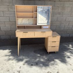 vanity desk with lights 