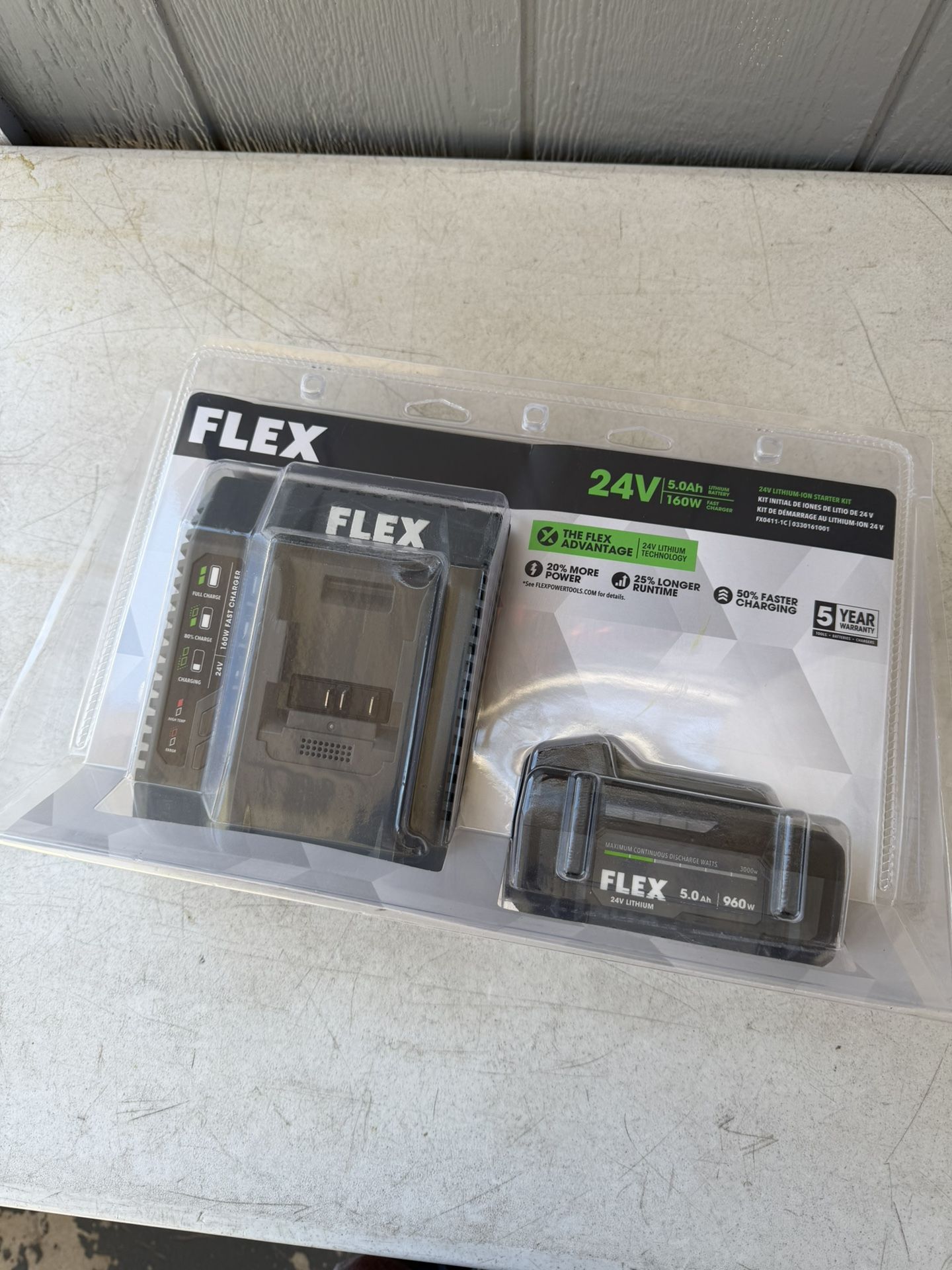 FLEX 24 V 5 Amp Hour; Lithium ion Power Tool Battery and Fast Charger