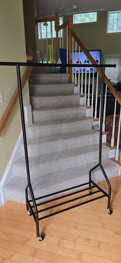 Clothing rack ***NEW***