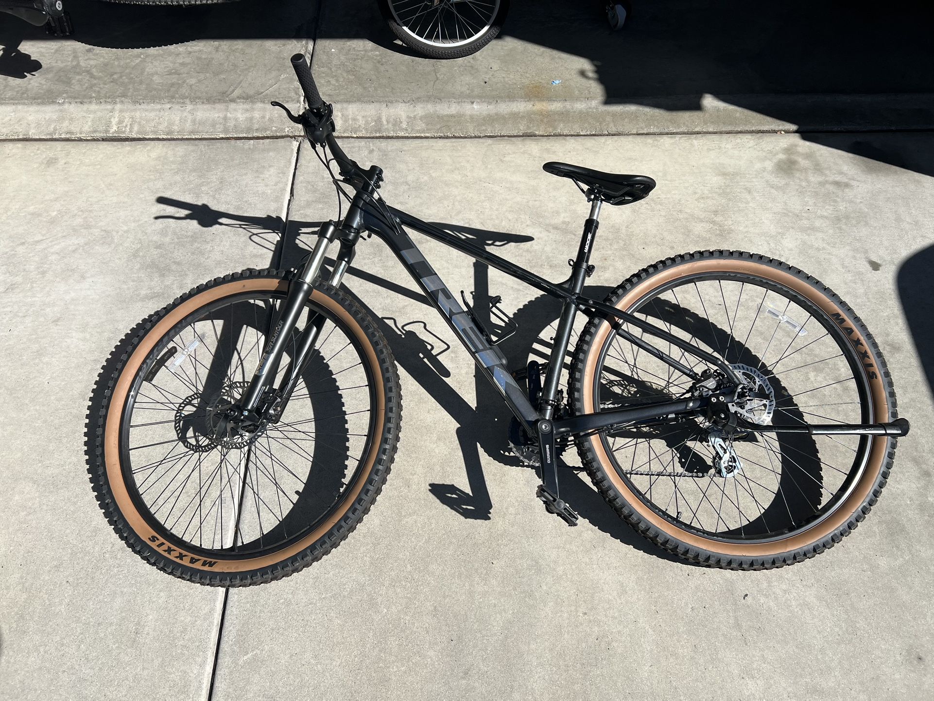 TREK Mountain Bike.