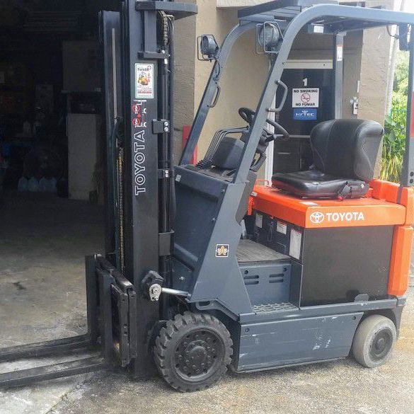 Forklift Toyota Electric 3000lbs