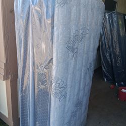 Twin  Sise  Mattress  And  Box  Springs 