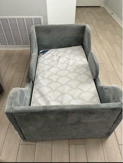 Toddler bed
