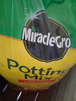 Giant Bag Potting Mix Miracle Grow