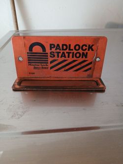 VINTAGE PADLOCK STATION