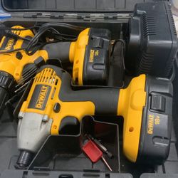 Dewalt Paid Of Cordless Drill With 2 Batteries And Charger Plus Case
