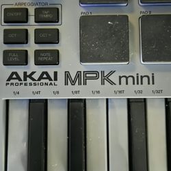 Akai MPK Mini Midi Comtroller