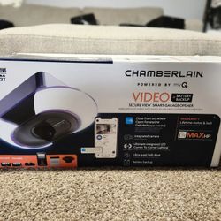 Chamberlain 1.25-HP Secure View and Corner to Corner Lighting Smart Belt Drive Garage Door Opener Works with Myq Wi-fi