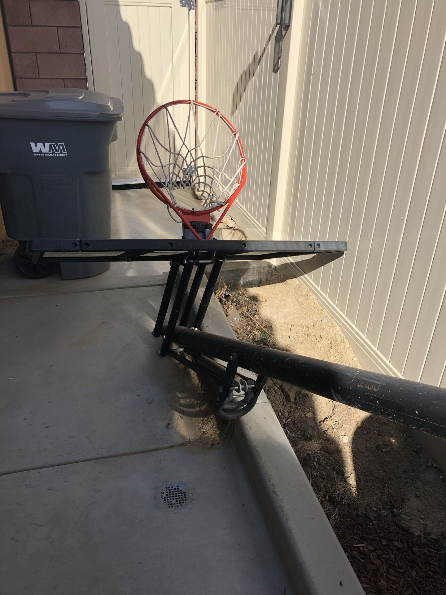 Lifetime elite basketball hoop