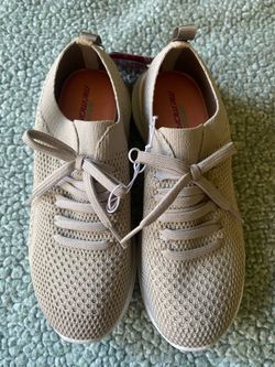 New Women’s Skechers