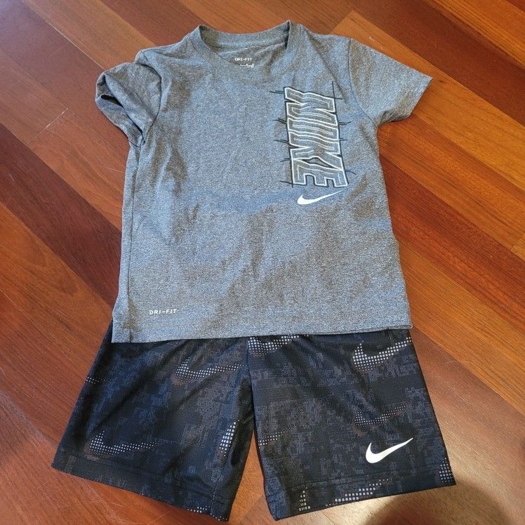 Boys Nike Short Set Size 7
