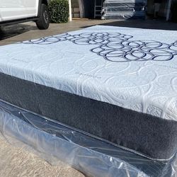 Queen Bamboo Hybrid Cool Gel Memory Foam Mattress!!