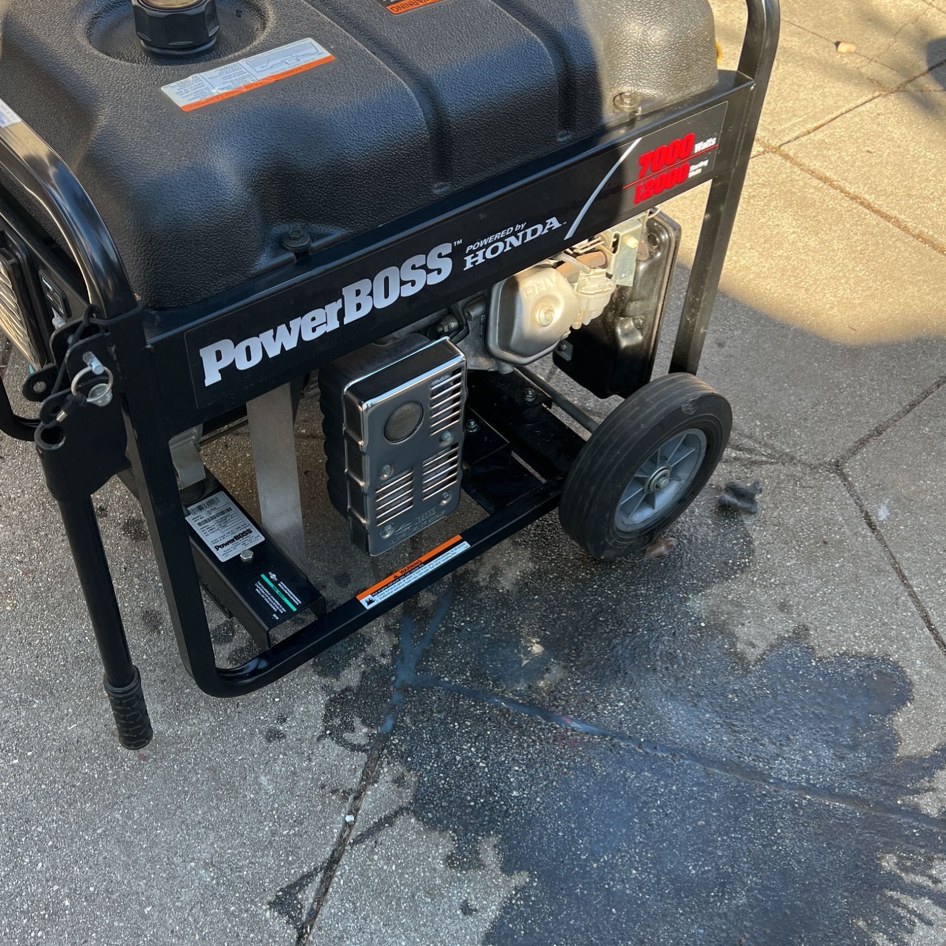 Must Go! PowerBoss 7000 Watt Generator Powered By Honda