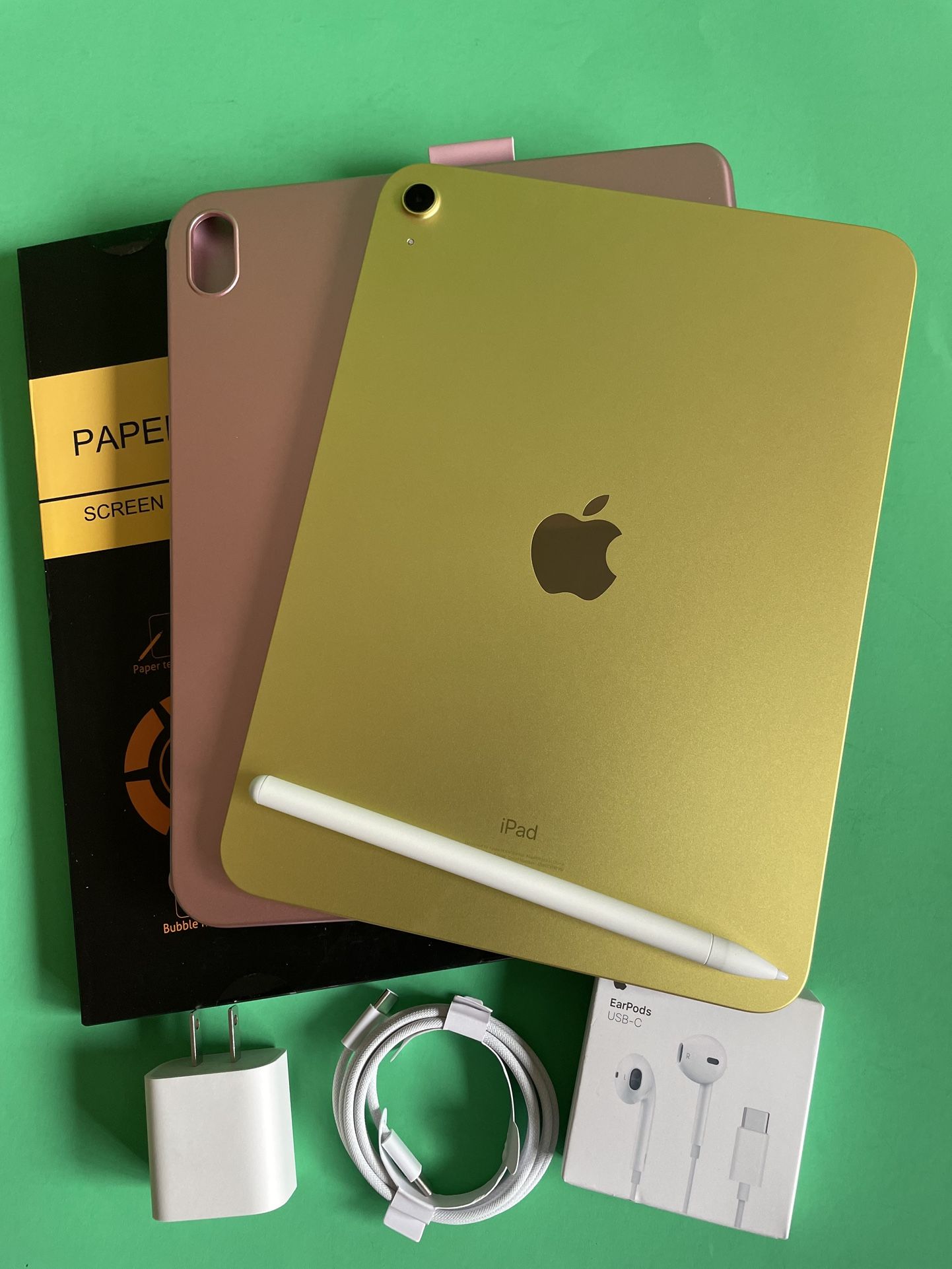 256gb Apple IPad 10th Generation (10.9” Liquid Retina / Latest 2022 ) with pen keyboard case & Accessories (warranty 08/2025)