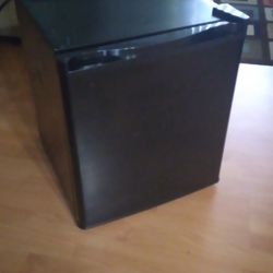 Frigo Bar (Mini Fridge)