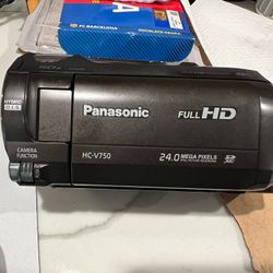 Panasonic HC-V750 Camcorder