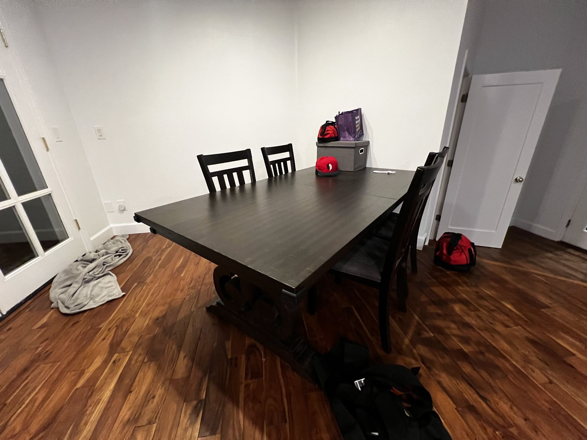 Dining Table with 4 chairs